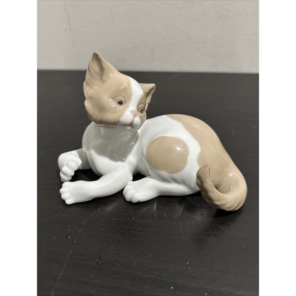 Lladro "Surprised Cat" 1982 White and Brown Made in Spain 5114 Porcelain EUC